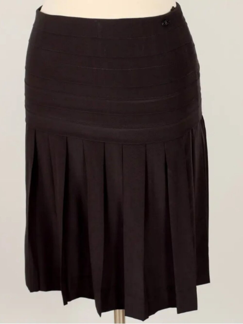 CHANEL 2006 Black Silk Pleated Skirt CC Logo FR38 US6